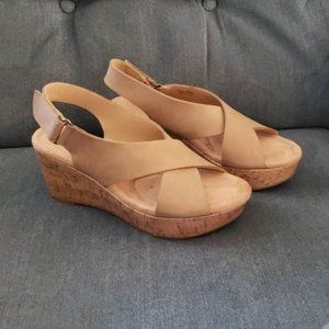 CL by Laundry, platform cork wedge, sandal sz 8 Beige